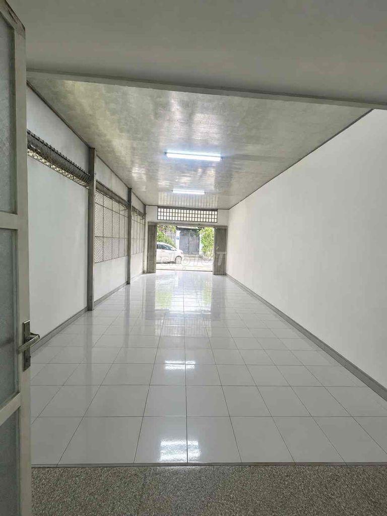 Nhà rộng 250m2 hẻm Đồng Văn Cống