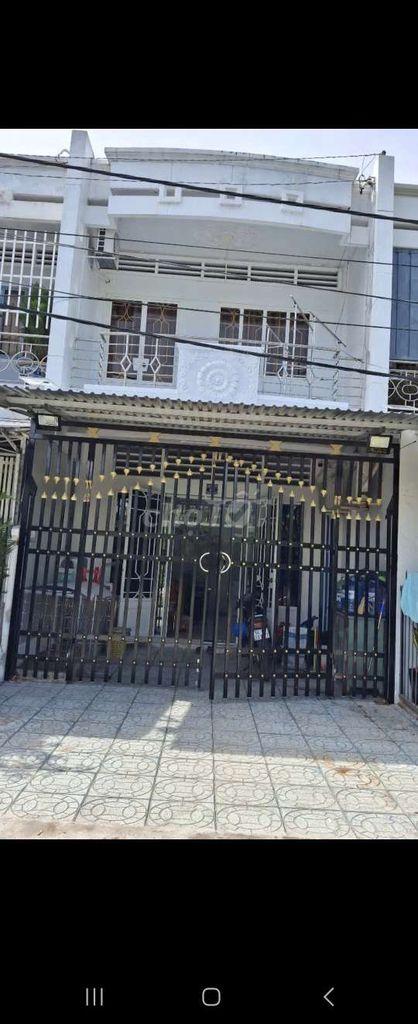 nhà gần chợ,bệnh viện,trường học cấp 1-2