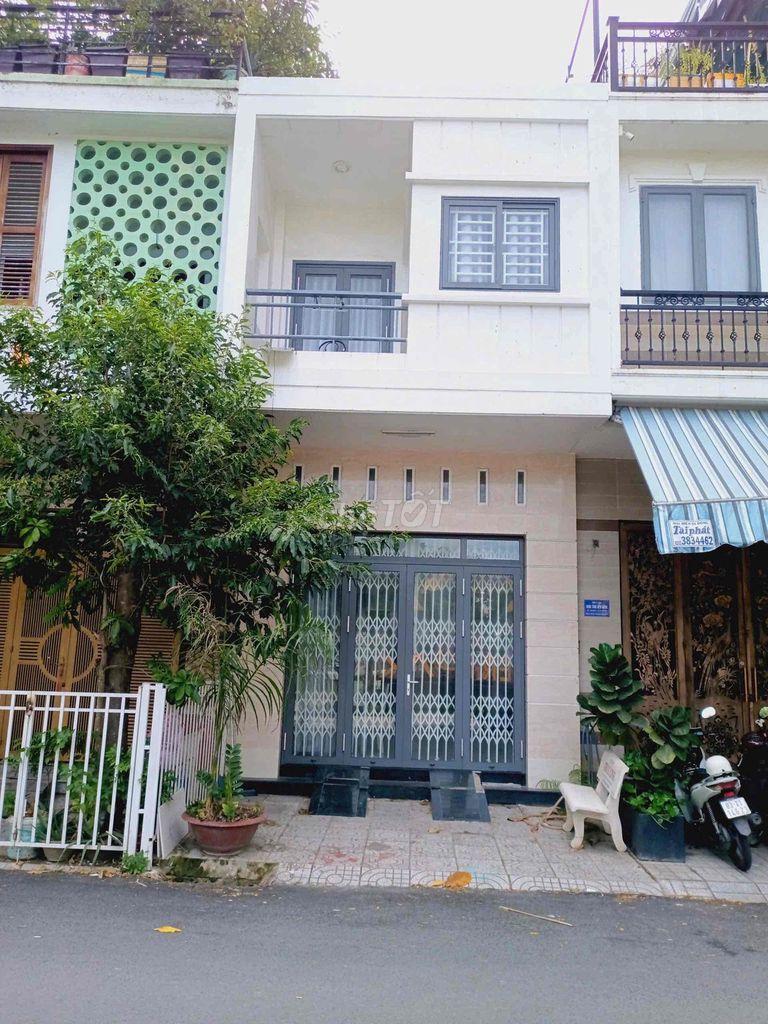 Nhà 4 phòng full nội thất KDC Cty8