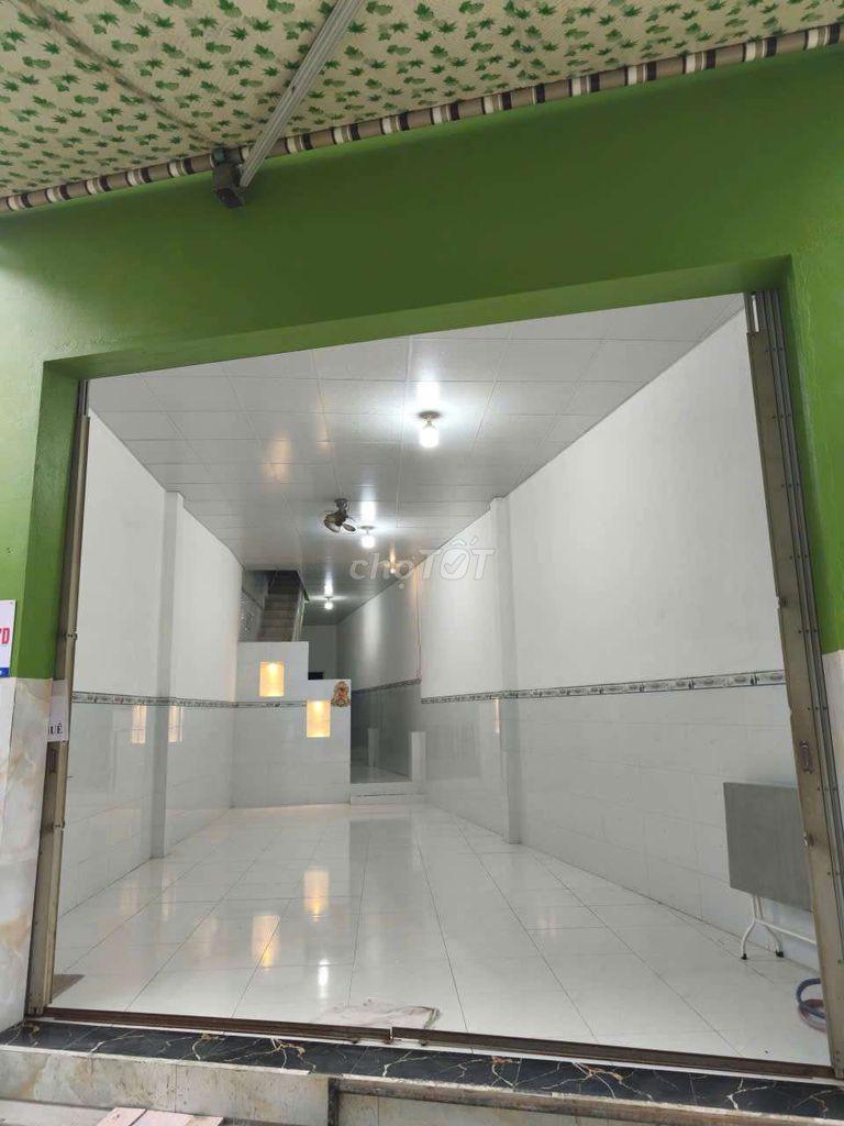 mình cần bán nhà 1 trệt 1 lầu 2 căn nhà cấp 4