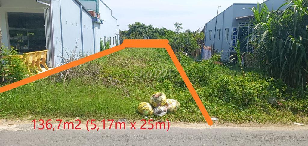 Mặt tiền ĐT 862, ngay chợ hải sản Tân Thành (đối diện KS Minh NHiên)