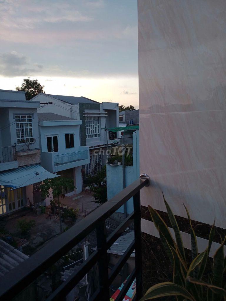 Chính chủ bán nhà mặt tiền 1 lầu đường nguyễn huệ vĩnh long