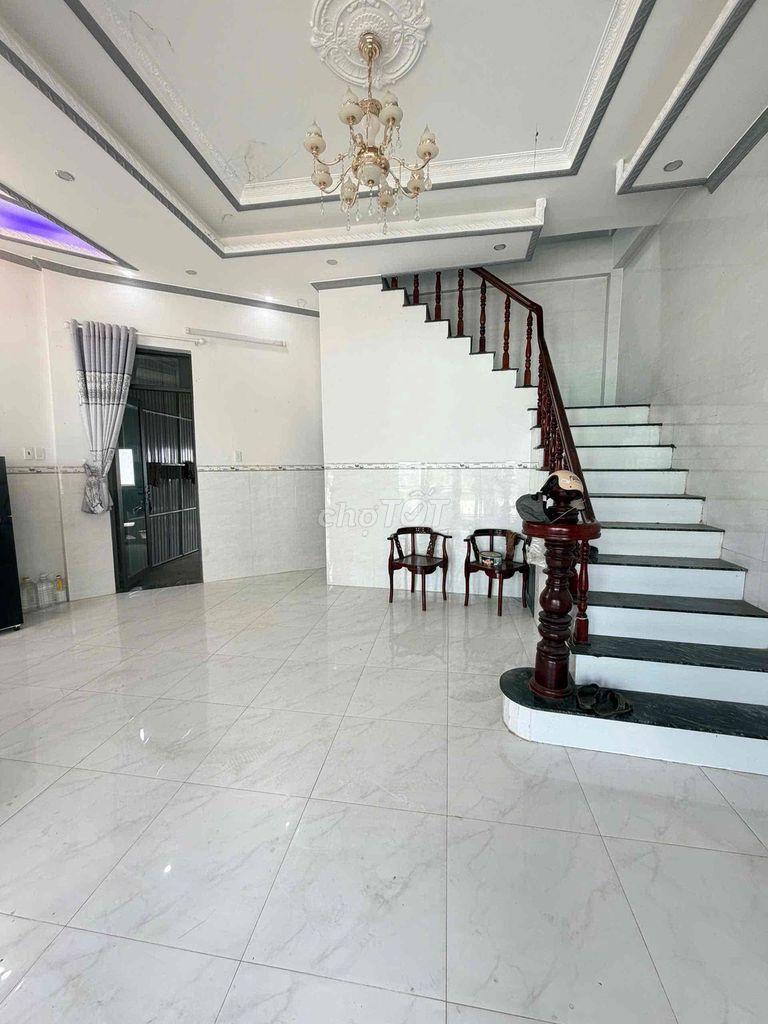 Nhà trệt lầu nguyên căn 7x10m 2phòng sẵn nội thất hẻm ô tô gần Chợ