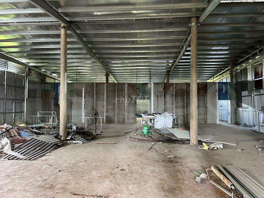Kho xưởng bãi 900 m² kho xây dựng 720 m² có điện 3 pha, lộ Container