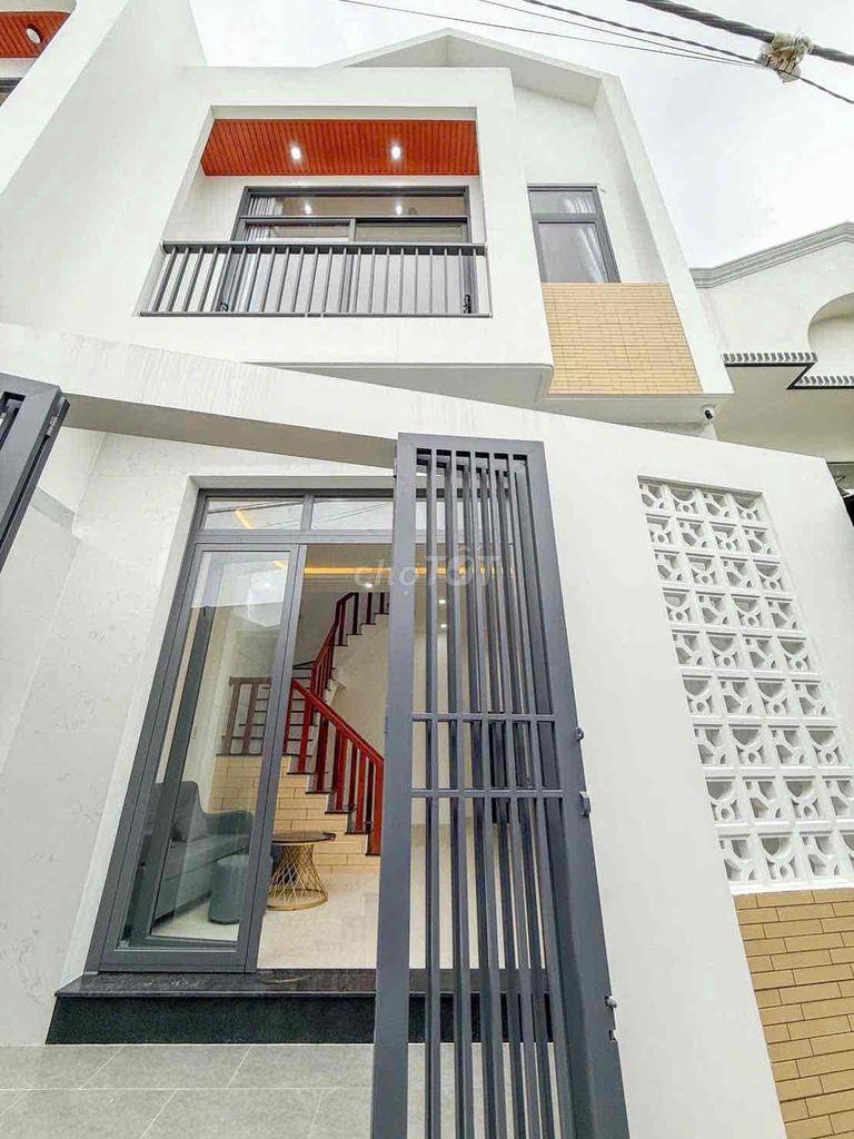 BÁN NHÀ TRỆT LẦU 3PN HẺM 311 NGUYỄN VĂN CỪ