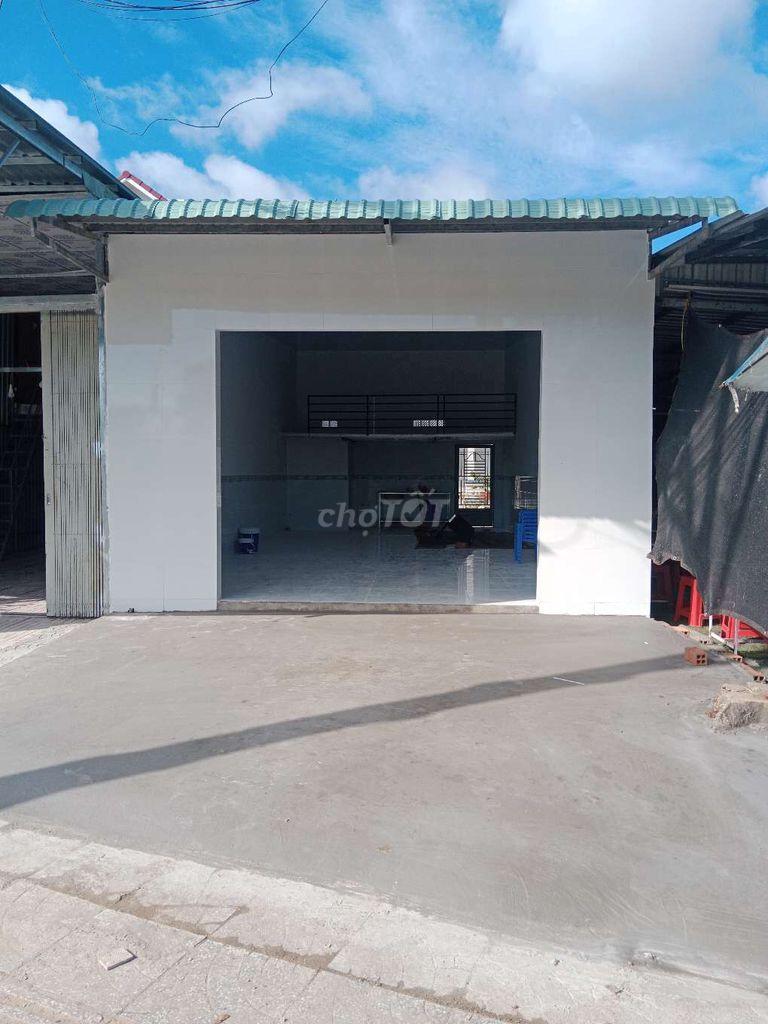 Mặt tiền ngã 3 đền Hùng. Võ Văn Kiệt.