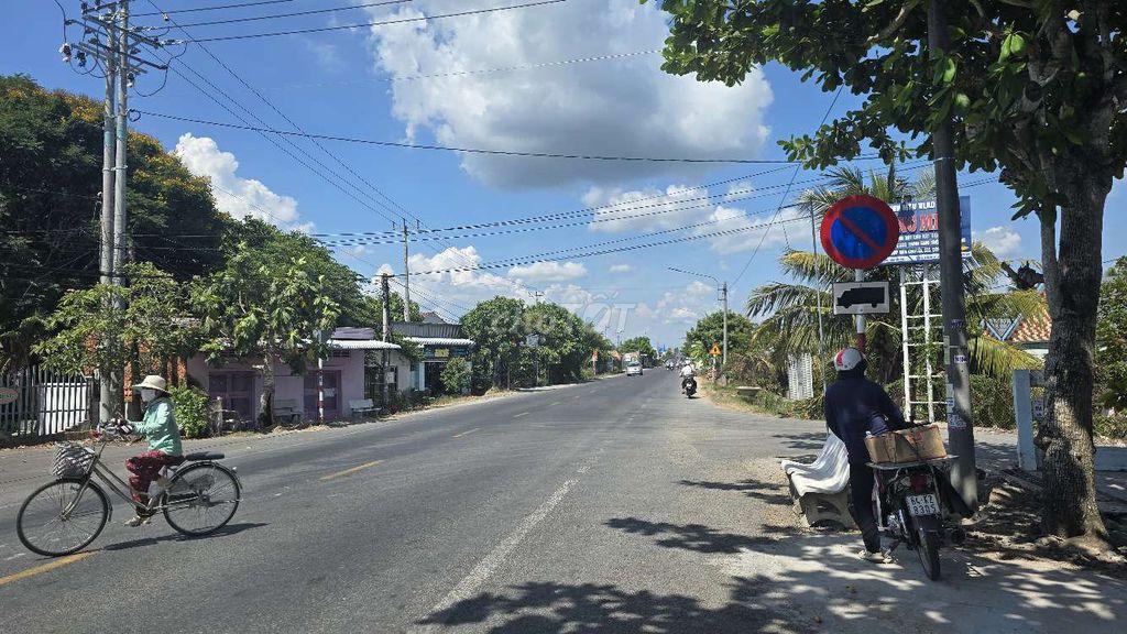 Bán đất ngang 9,74m mặt tiền QL57, giá 3.9 tỷ