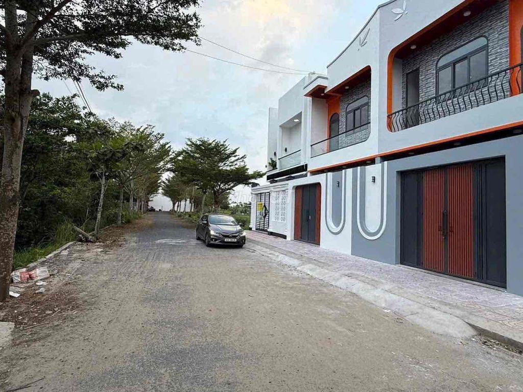 NHÀ LẦU MỚI Phường Long Châu, KDC sau lưng sân vận động