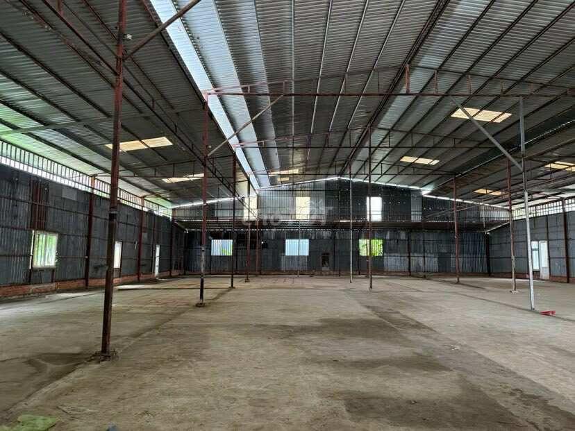 Cho thuê kho 850 m2 có điện 3 pha đường Phạm Hùng 20 triệu