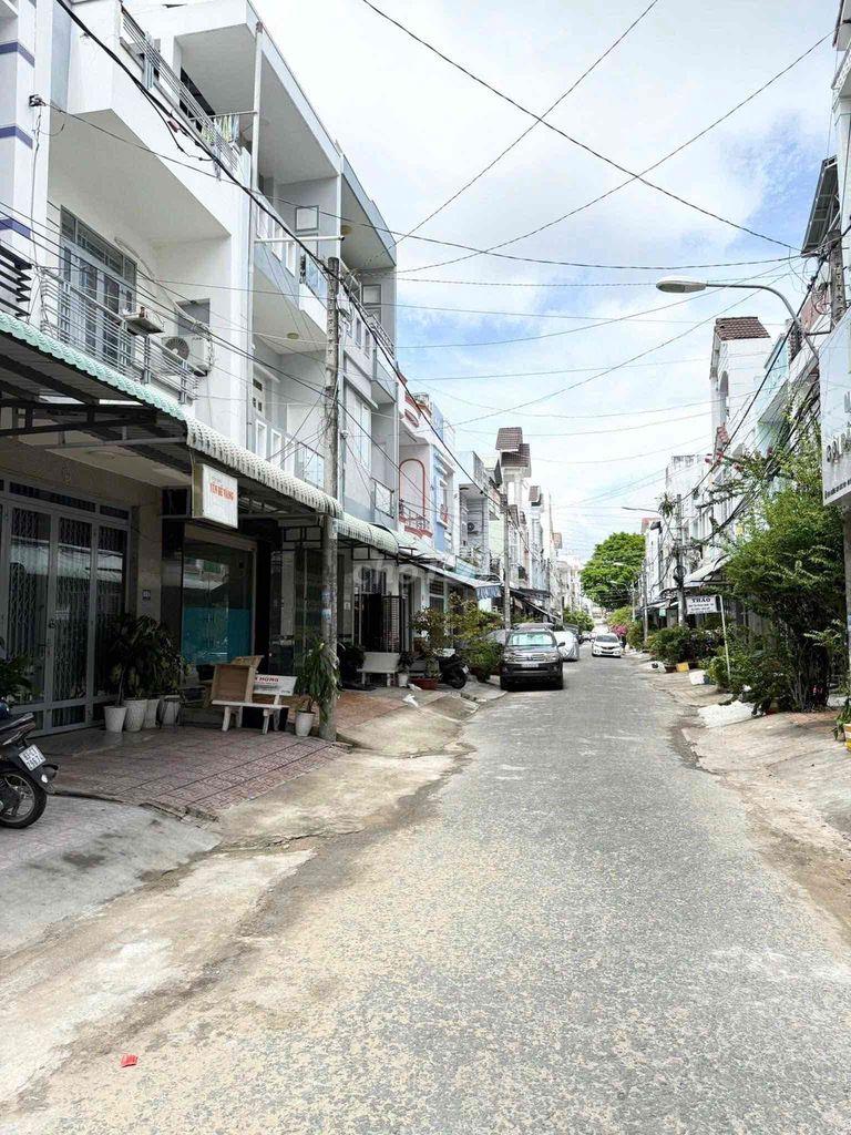 Nhà mới 3 phòng KDC 91B