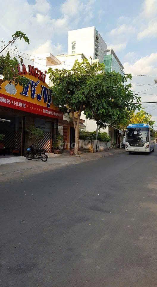 Cần cho thuê mặt bằng nhà nguyên căn mặt tiền 9m x 35m chợ Bến Tre