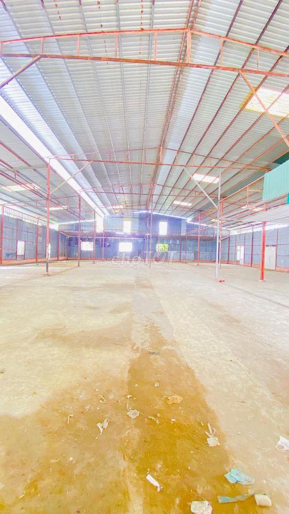 Cho thuê kho 900 m2 có điện 3 pha gần chợ nổi Cái Răng 20 triệu