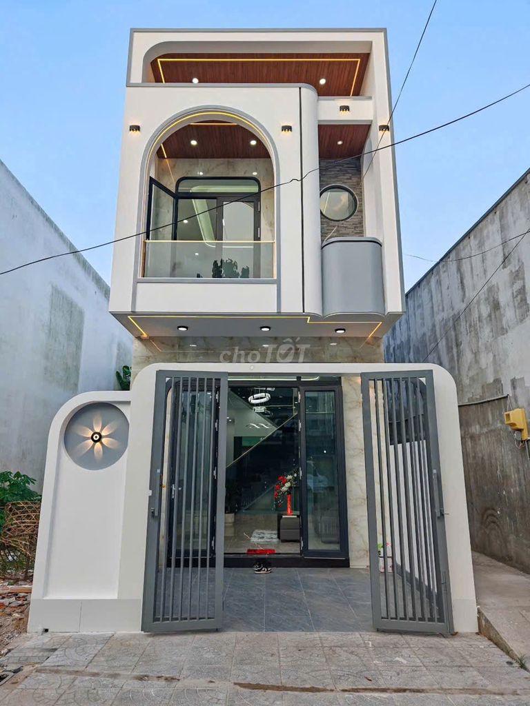 NHÀ TRUNG TÂM CẦN THƠ - KẾ BÊN SIÊU THỊ AEON MALL NHẬT BẢN, TRƯỜNG ĐH