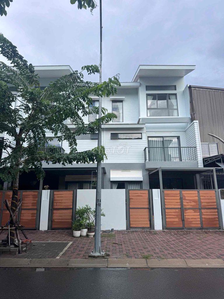 Cho thuê nhà 2 lầu khu Nam Long 3 diện tích 6x15 kế hồ cảnh quan