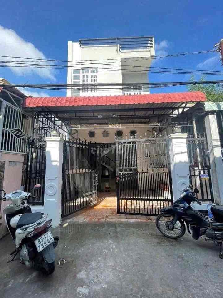 Nhà lầu 3 phòng hẻm giáp kdc 148 đường 3/2