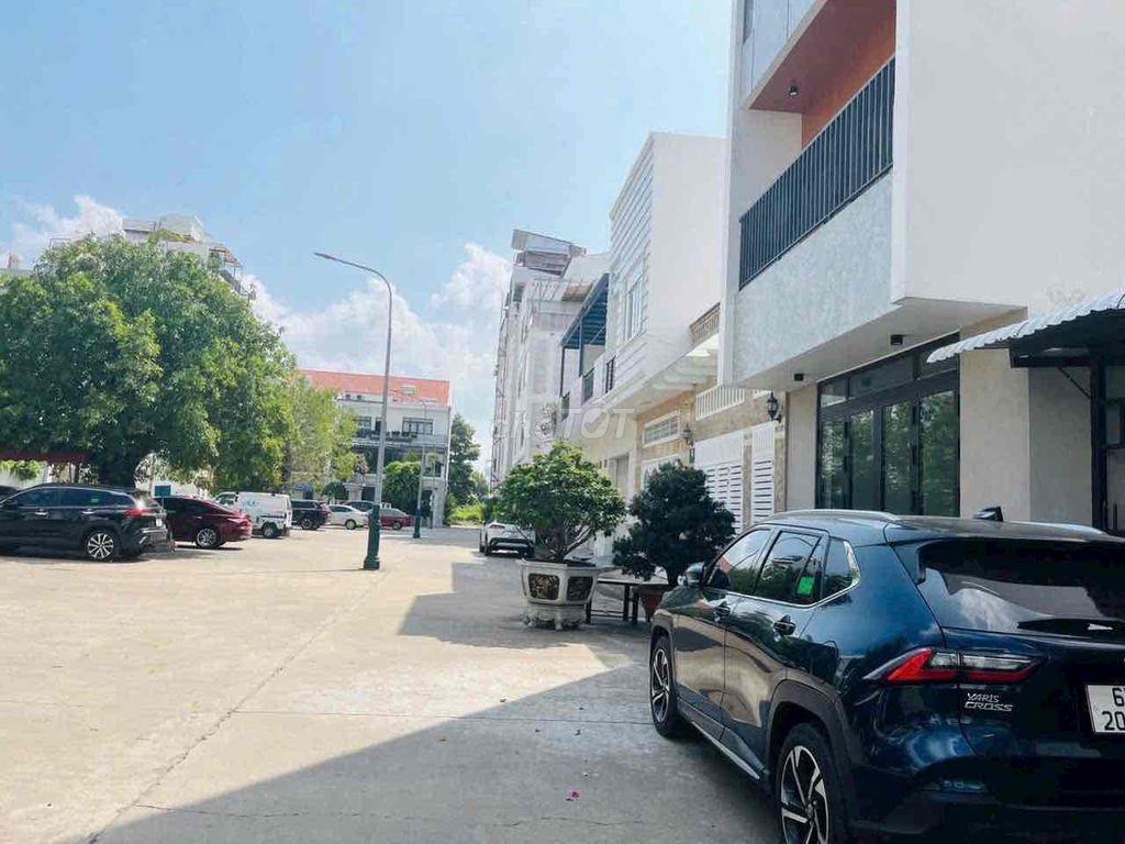 CHO THUÊ NHÀ 3 LẦU MẶT TIỀN LÝ THÁI TỔ CÓ THANG MÁY
