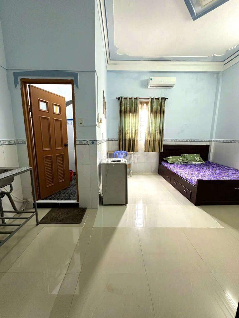CHO THUÊ MINIHOUSE SẴN NỘI THẤT LỘ OTO KDC 586 GẦN CHỢ GIÁ 2.2TR/THÁNG