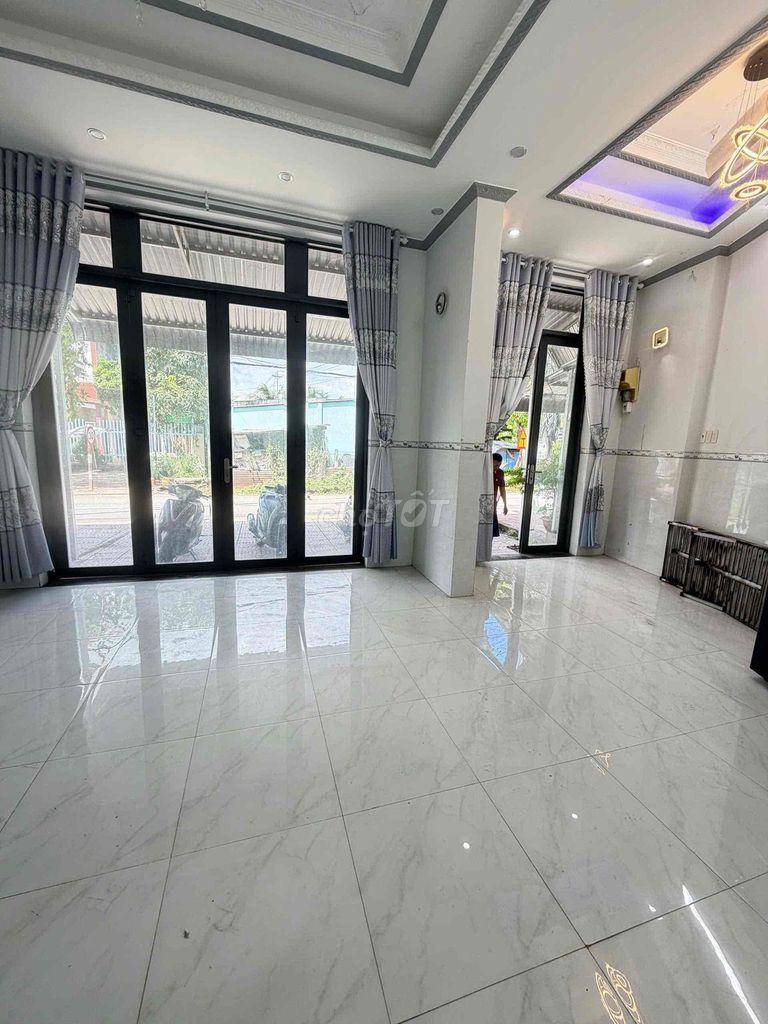 Nhà rộng rãi lầu hẻm đậu oto Phạm Hùng
