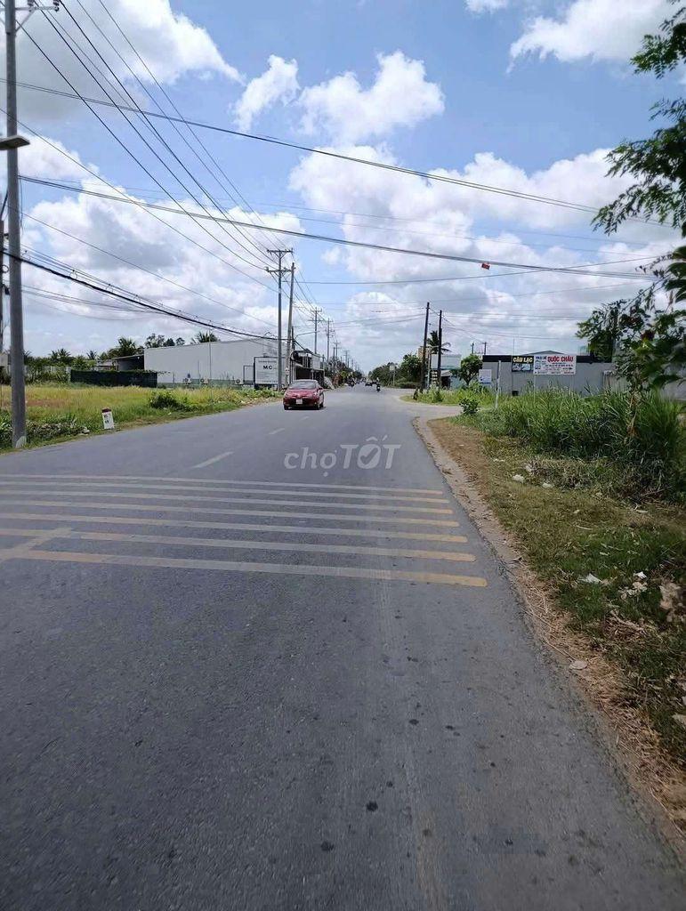Nền mặt tiền lộ đan 337m² ( Ngang 10.42m)