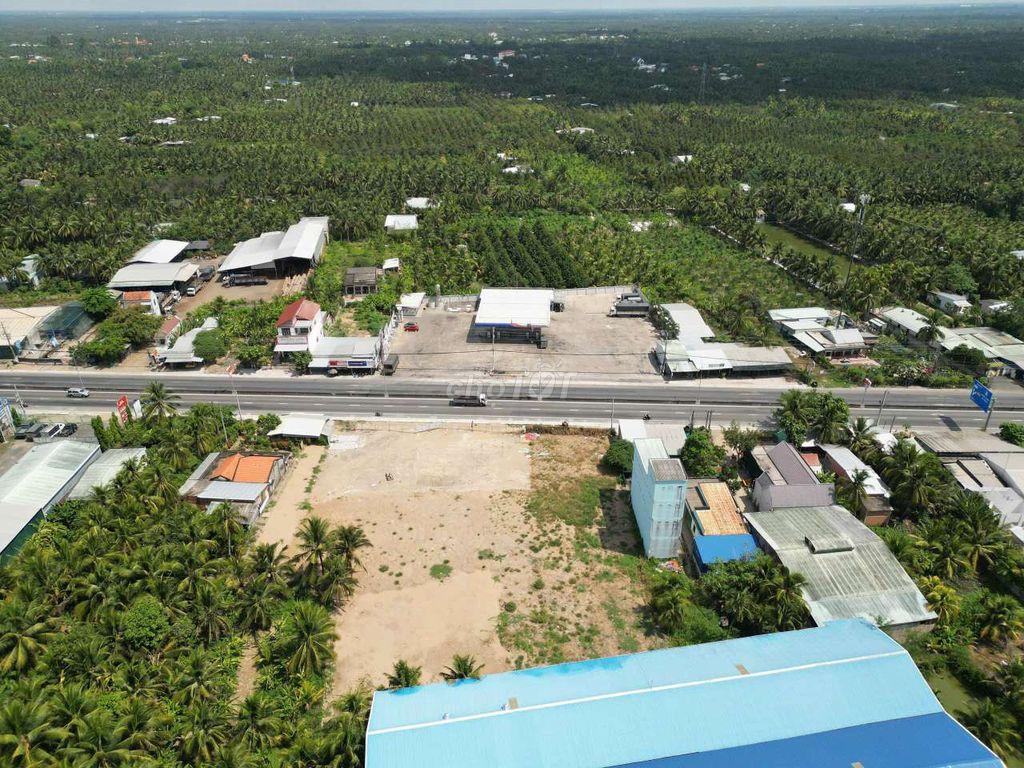 đất nằm ngay Quốc Lộ 1A.