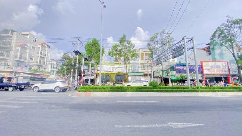 Cho thuê nhà 3 tầng mặt tiền Nguyễn Văn Cừ tiện văn phòng 17 triệu