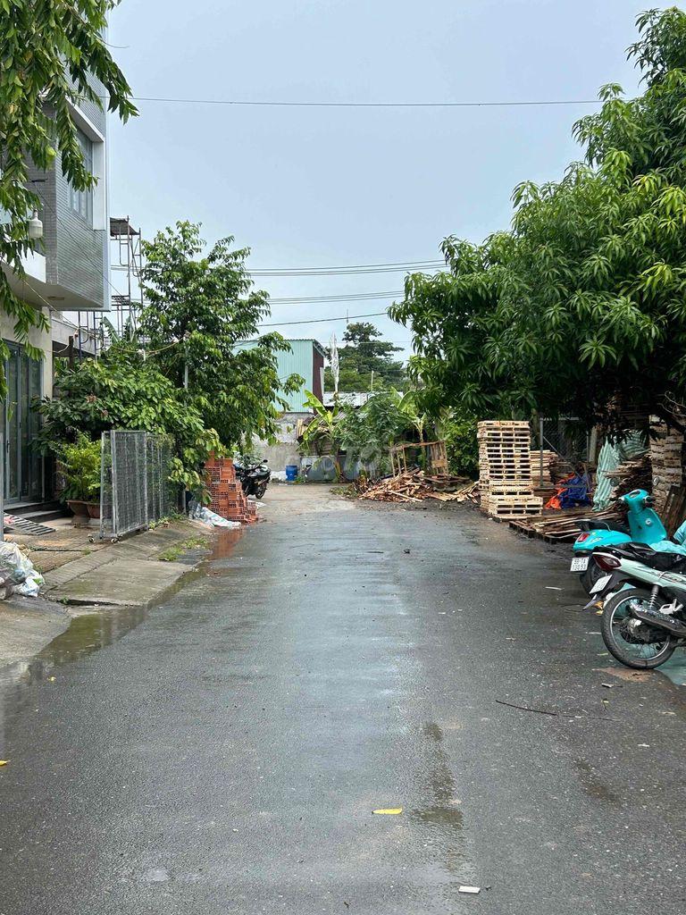 CHO THUÊ ĐẤT 300m2 sát bên Cầu Quang Trung Hưng Phú