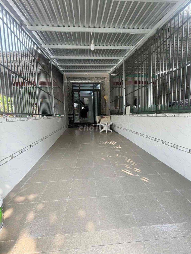 Nhà mới 100% 3 phòng 3 máy lạnh gần chợ Cái Răng